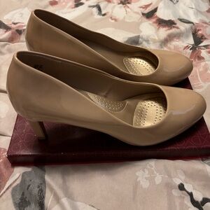 Dexflex Comfort Women’s heels. Color: Nude, Size: 9 1/2